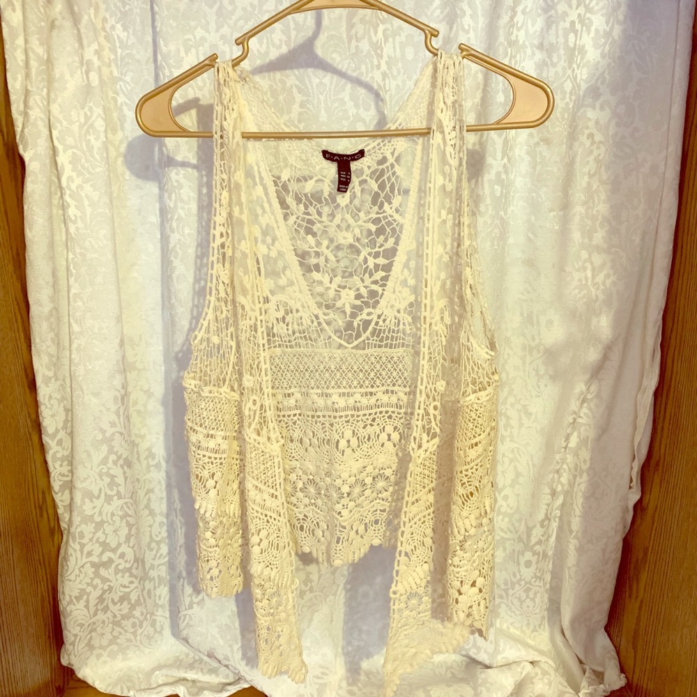 Fang crocheted 100%cotton small vest